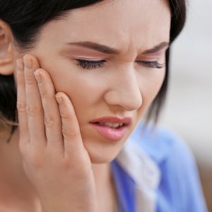 Woman with a toothache in Lakewood